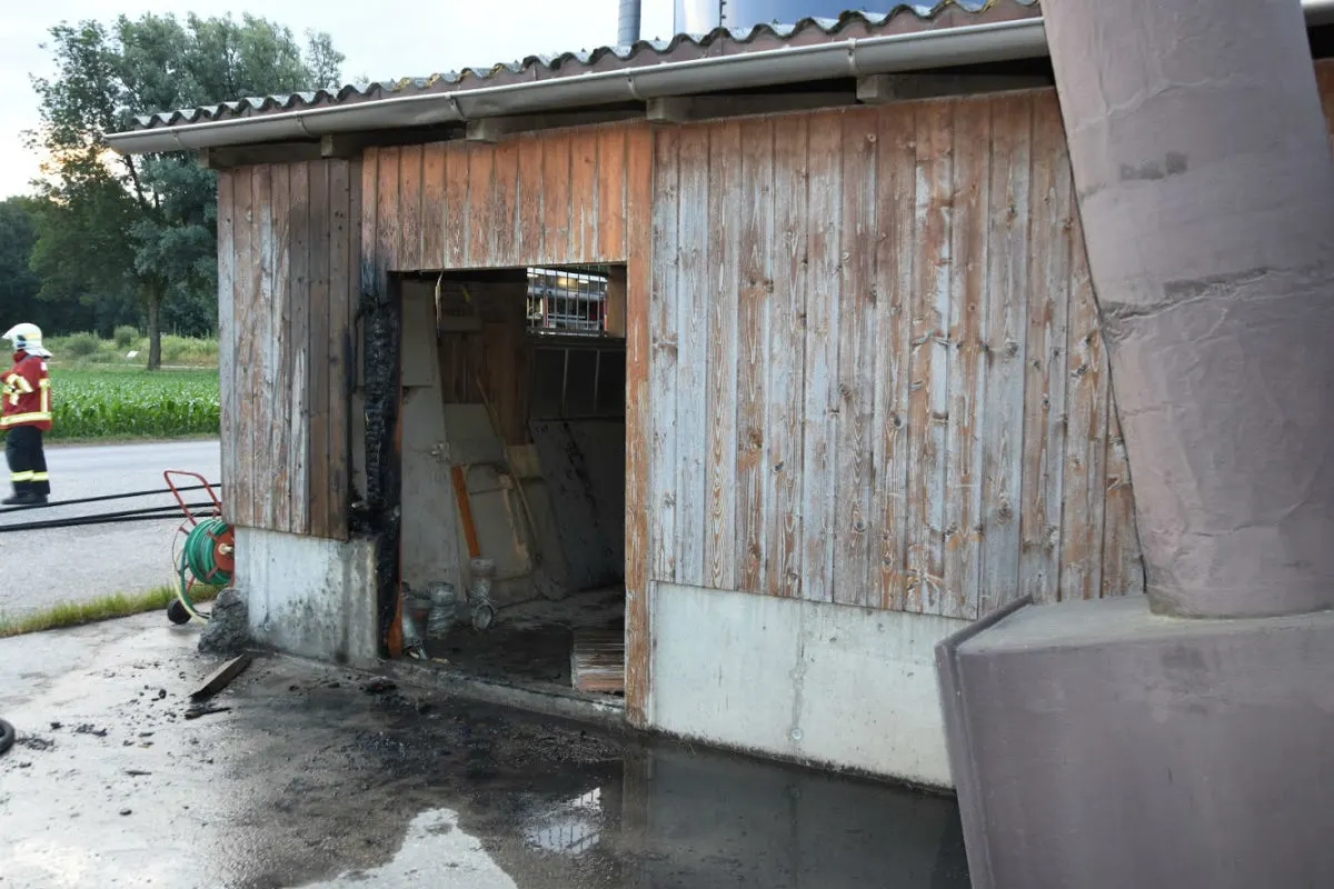Montlingen SG - Türrahmen in Brand geraten