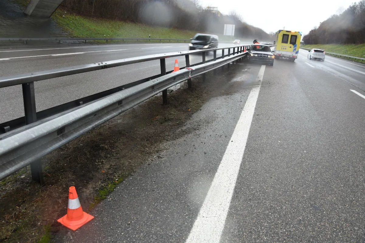 Wil SG - In Leitplanke geschleudert
