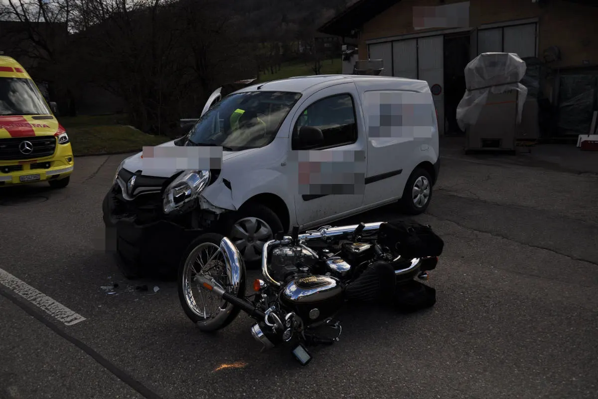Kienberg und Wolfwil SO – Motorradfahrer von Auto erfasst und verletzt.