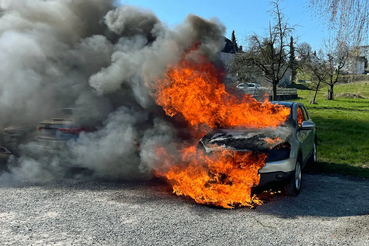 Beromünster LU – Auto gerät während Fahrt in Brand