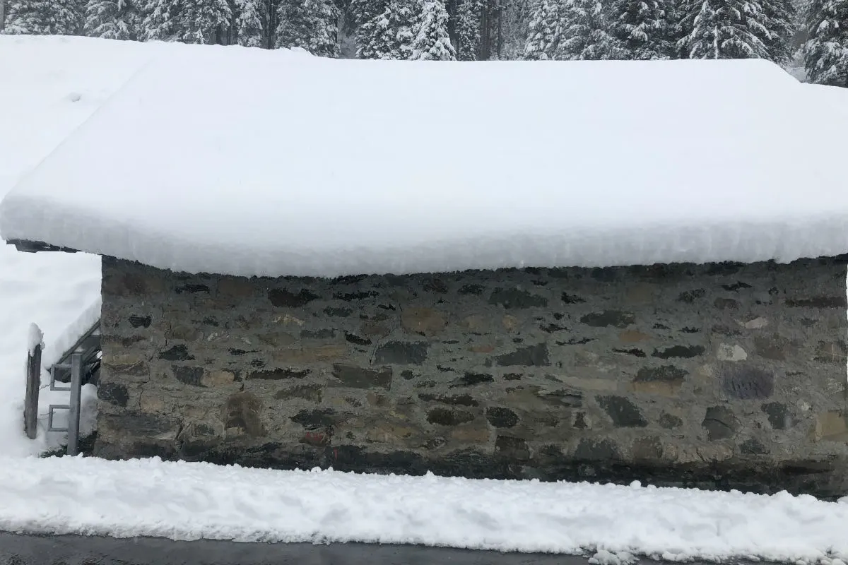 Morgen fast flächendeckend starke Niederschläge und in erhöhten Lagen Schnee!