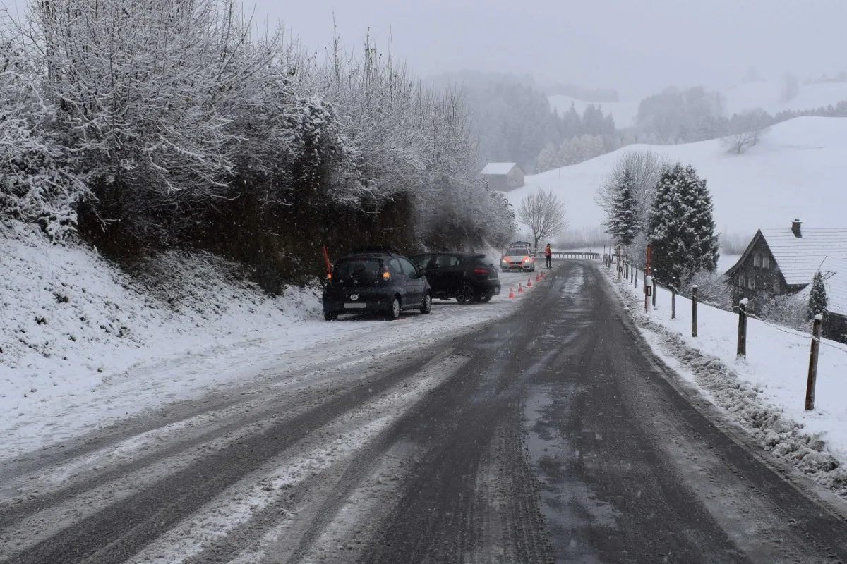 Unfall in Herisau - Auf schneebedeckter Strasse ins Rutschen geraten