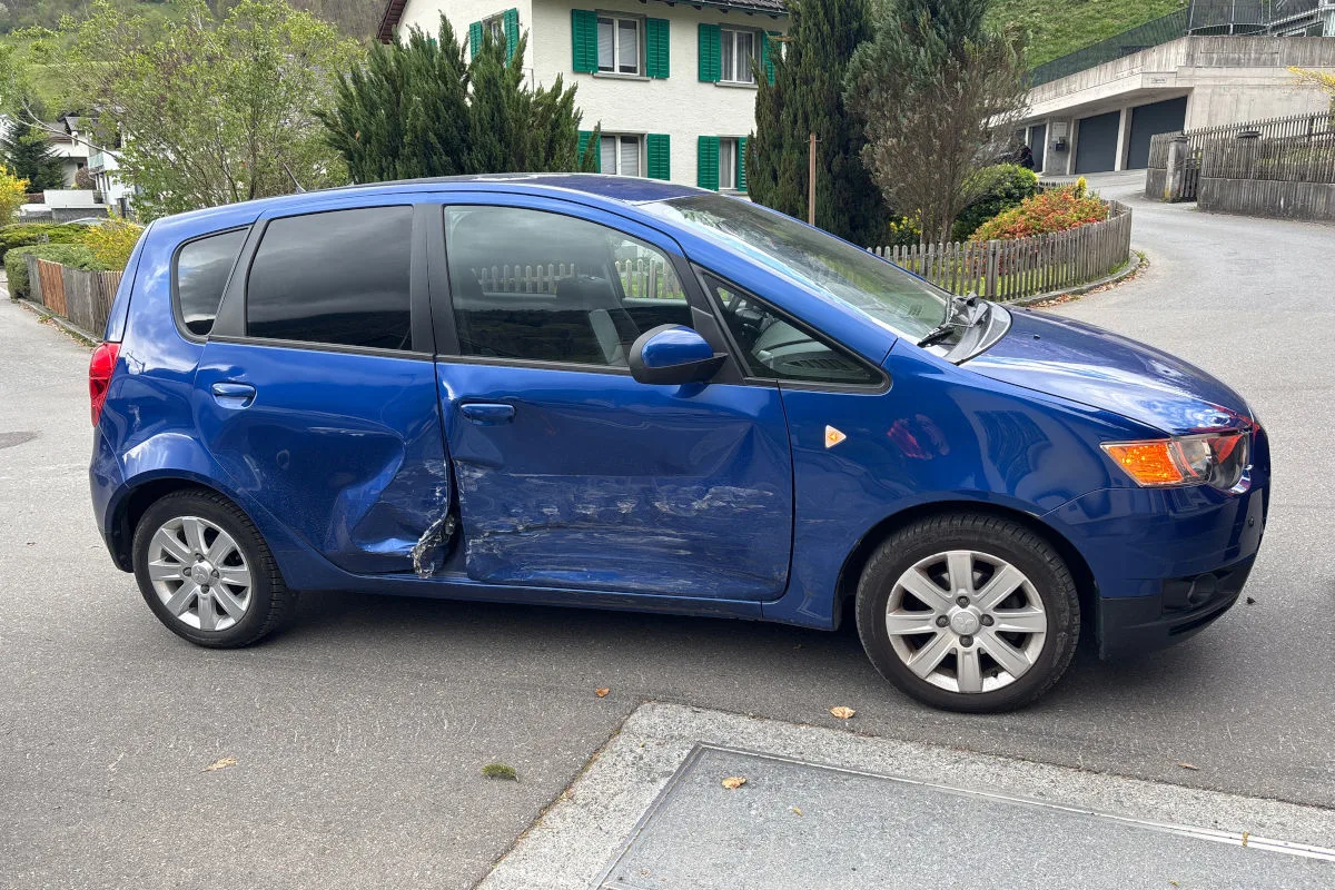 Schwanden GL – Unfall beim Einbiegen auf die Hauptstrasse