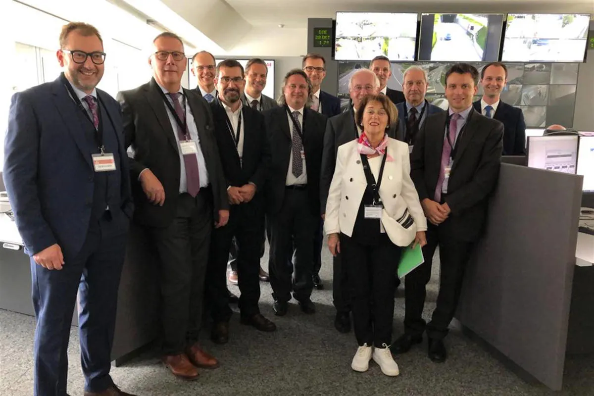 Chur GR - Delegation des Grossen Rates besucht Einsatzleitzentrale