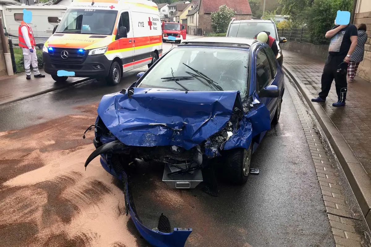 Imsweiler - 21-Jähriger kracht frontal gegen LKW