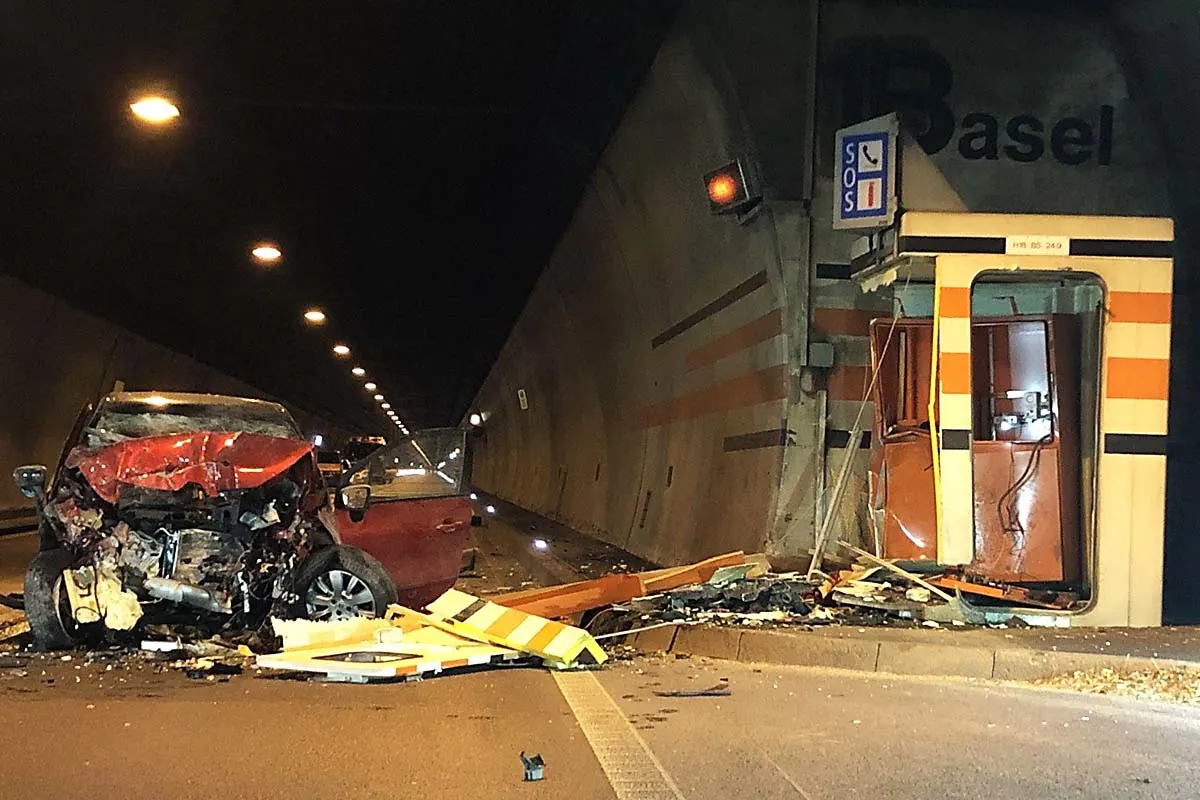 Tragödie im Eggfluetunnel BL - Lenker stirbt auf der Unfallstelle!