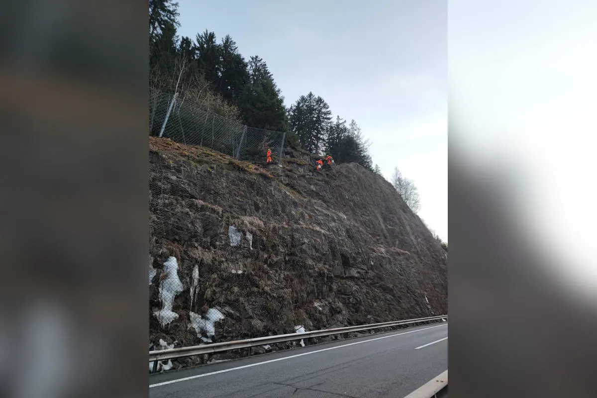 A2 Gurtnellen UR – Steinschlag auf der Autobahn, Höhe Fellibrücke