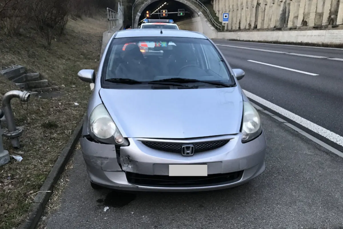 Stadt Schaffhausen - Im Tunnel Kontrolle über Auto verloren