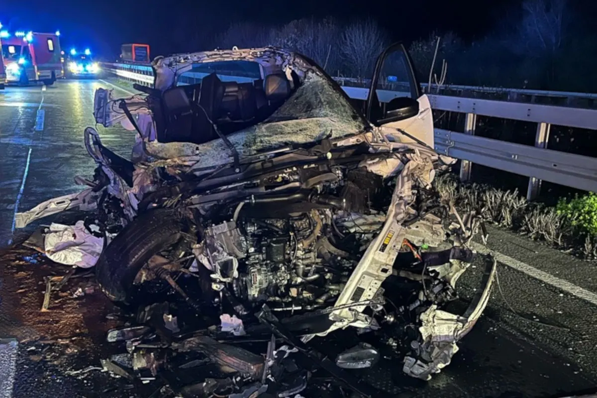 A44 Büren – Zwei Verletzte bei Unfall nach Sekundenschlaf