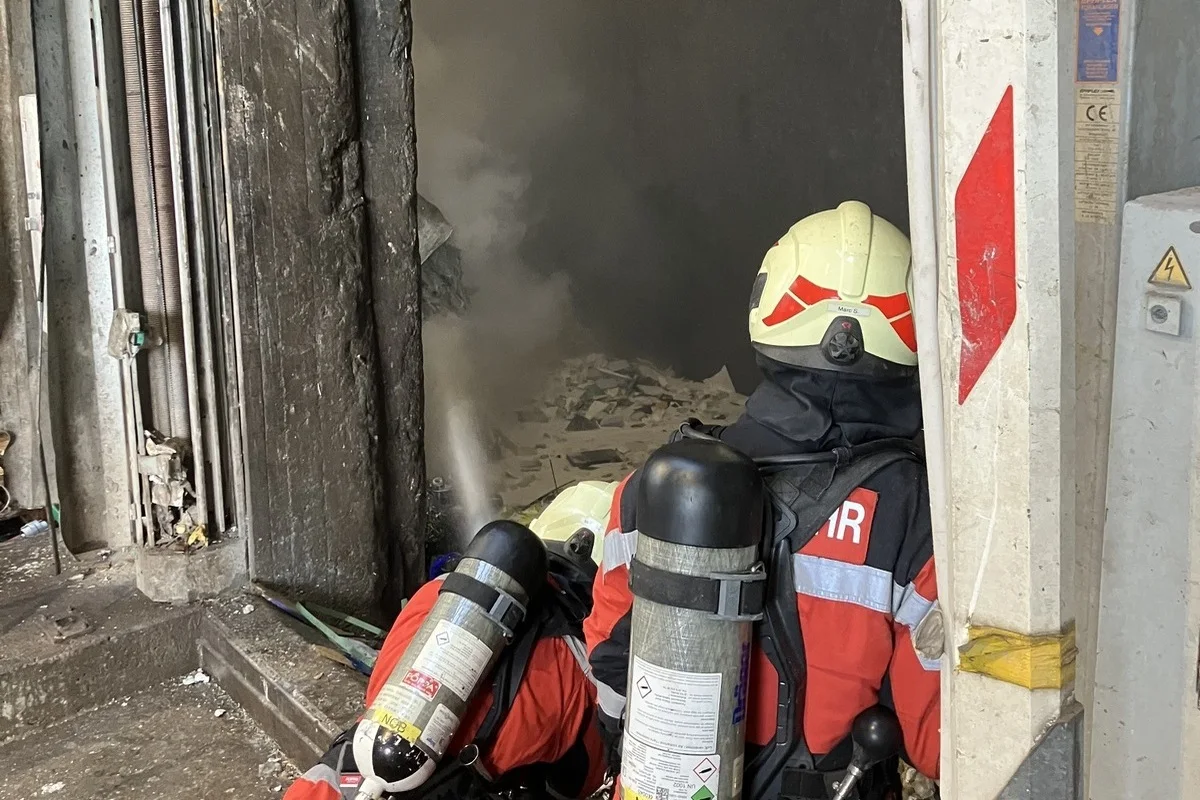 Linth GL – Schwelbrand in einem Abfallberg