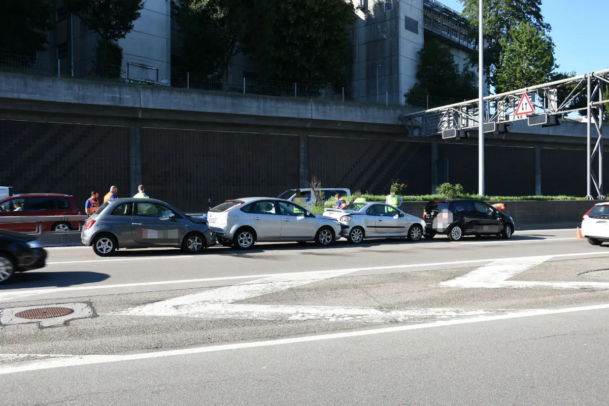 St. Gallen SG - Auffahrkollision mit vier Autos