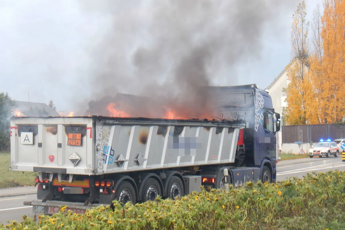 Bottighofen TG - Ladung in Vollbrand