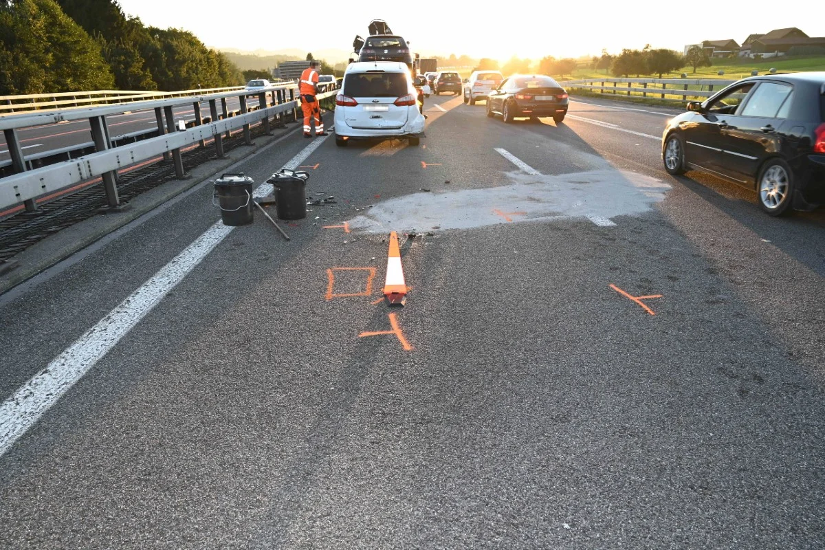 Gossau SG - Zwei Personen nach Unfall auf der A1 verletzt