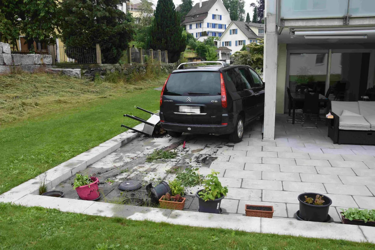  Flawil SG - Beim Anschieben mitgeschleift