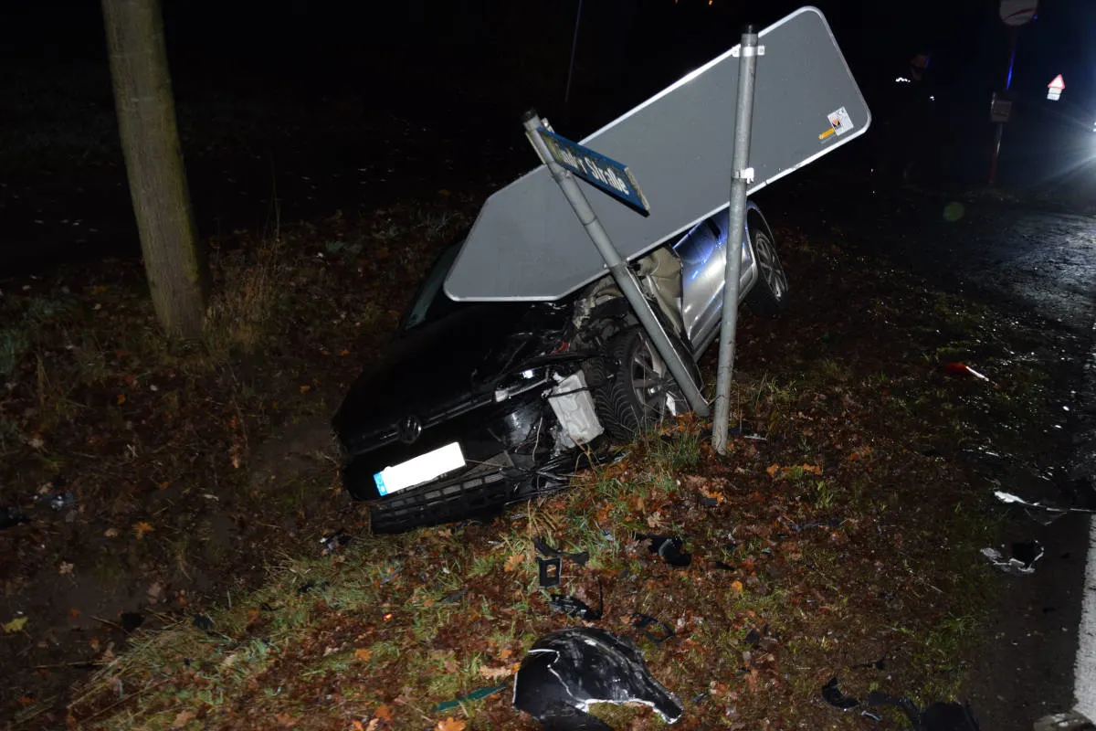 Spenge – VW Golf landet im Graben- Abbiegevorgang übersehen