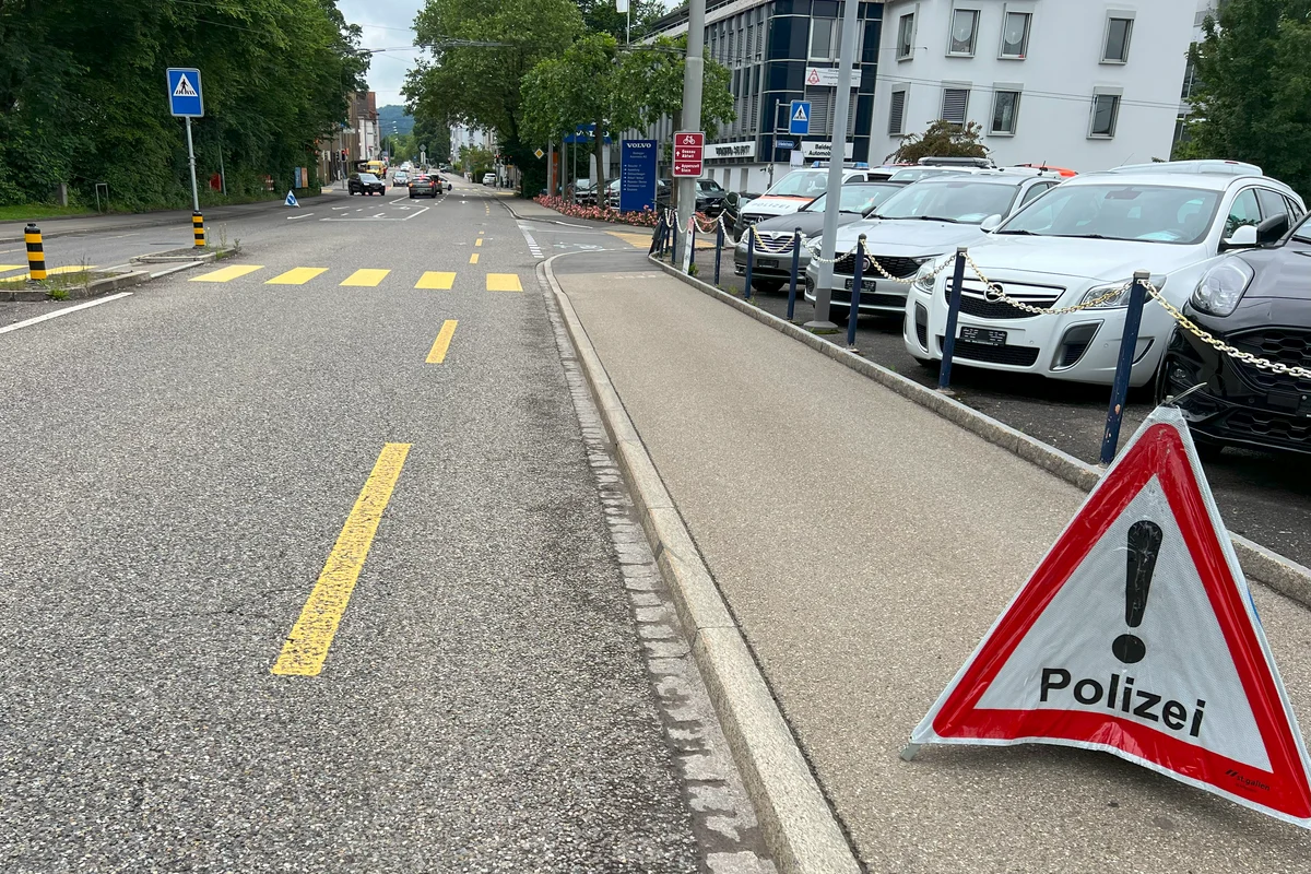 St.Gallen - Velofahrer von Auto erfasst