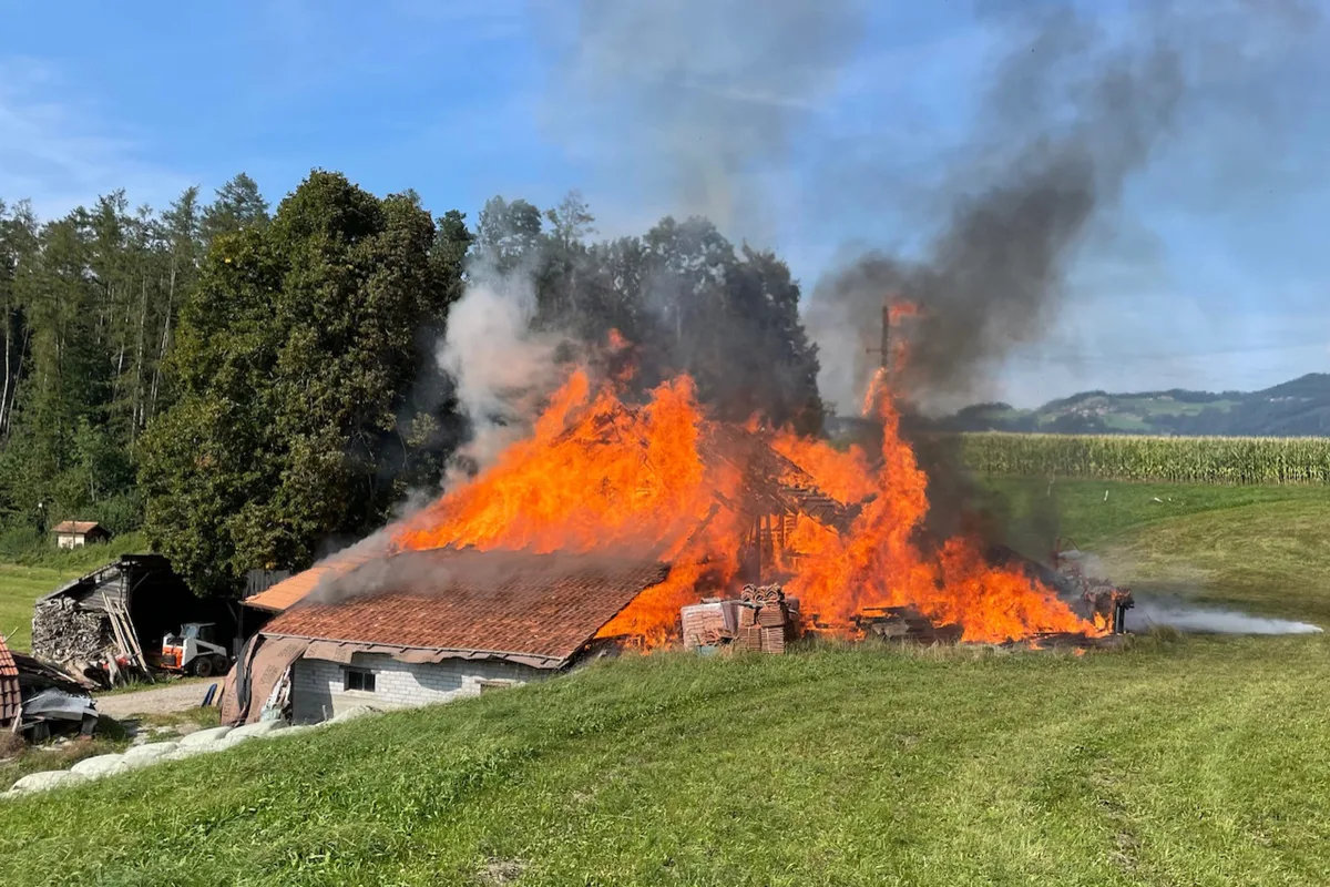 Spiez BE - Scheune komplett niedergebrannt