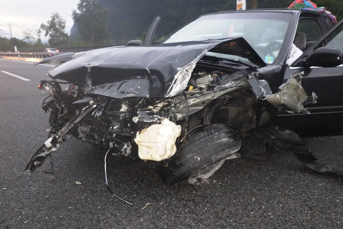 Erstfeld UR - Selbstunfall mit einem Personenwagen