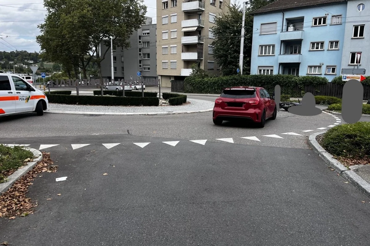 Neuhausen am Rheinfall SH - Rollerfahrer von Auto angefahren und verletzt
