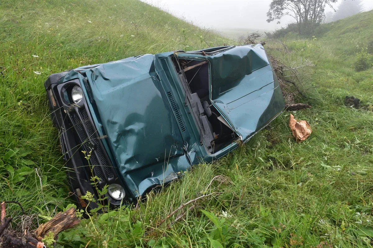 Tragischer Unfall in Seewis GR - Fahrzeug gerät von der Strasse ab und überschlägt sich - Lenker tot!