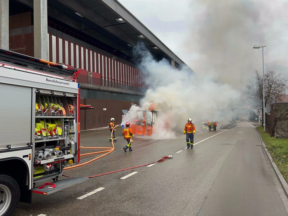 Stadt St. Gallen  – Mulde gerät in Brand