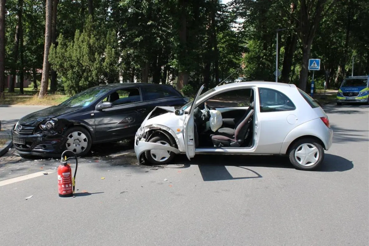 Espelkamp – Beim Abbiegen entgegenkommenden Wagen gerammt