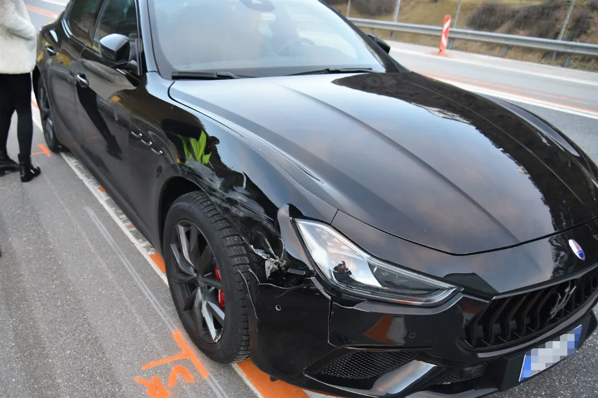 Hinterrhein GR - Missglücktes Überholmanöver führt zu Unfall