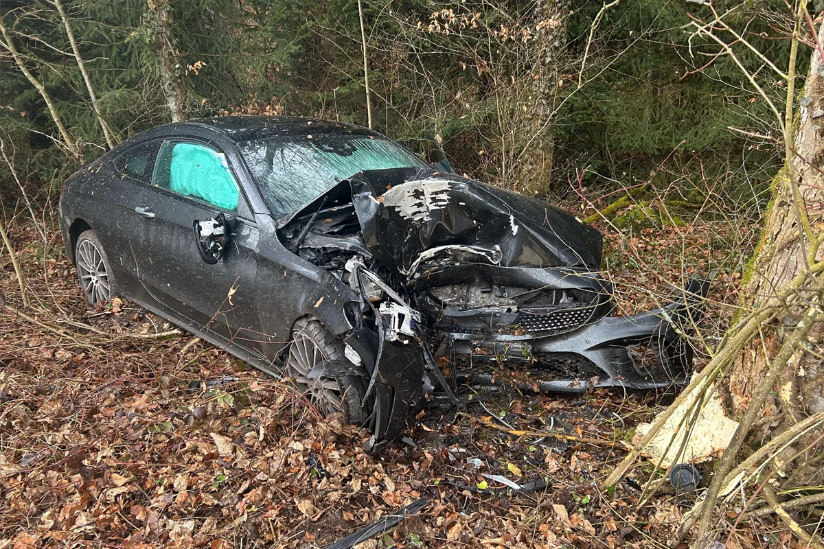 Niederwil AG – Lenker bei Unfall schwer verletzt