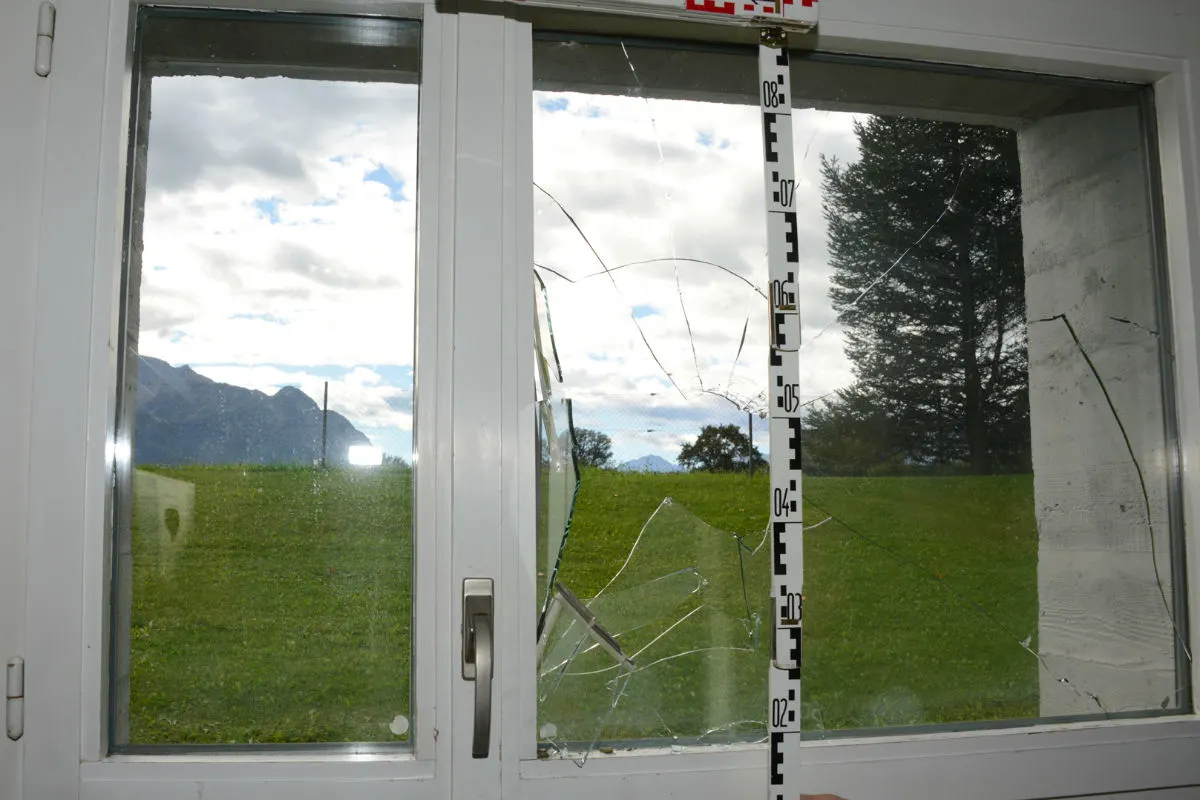 Vaduz FL - Einbrecher schlagen Fenster ein