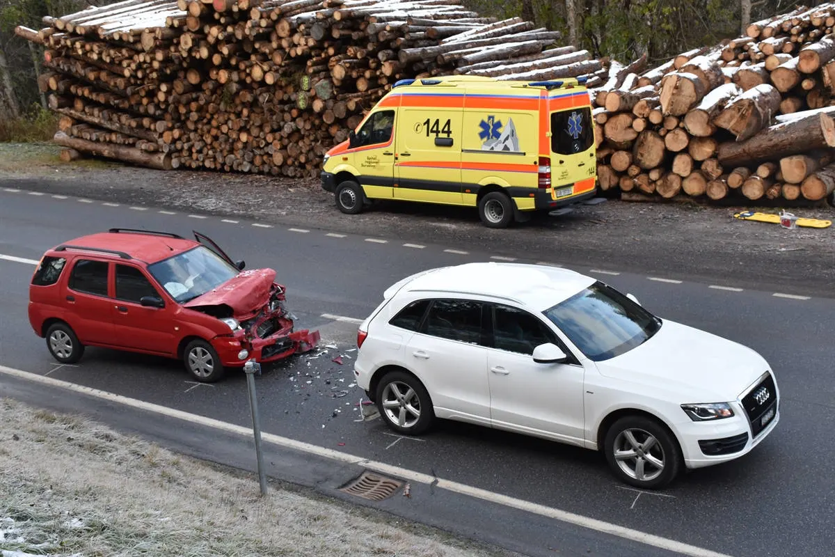 Tavanasa GR - Auffahrkollision fordert zwei Verletzte
