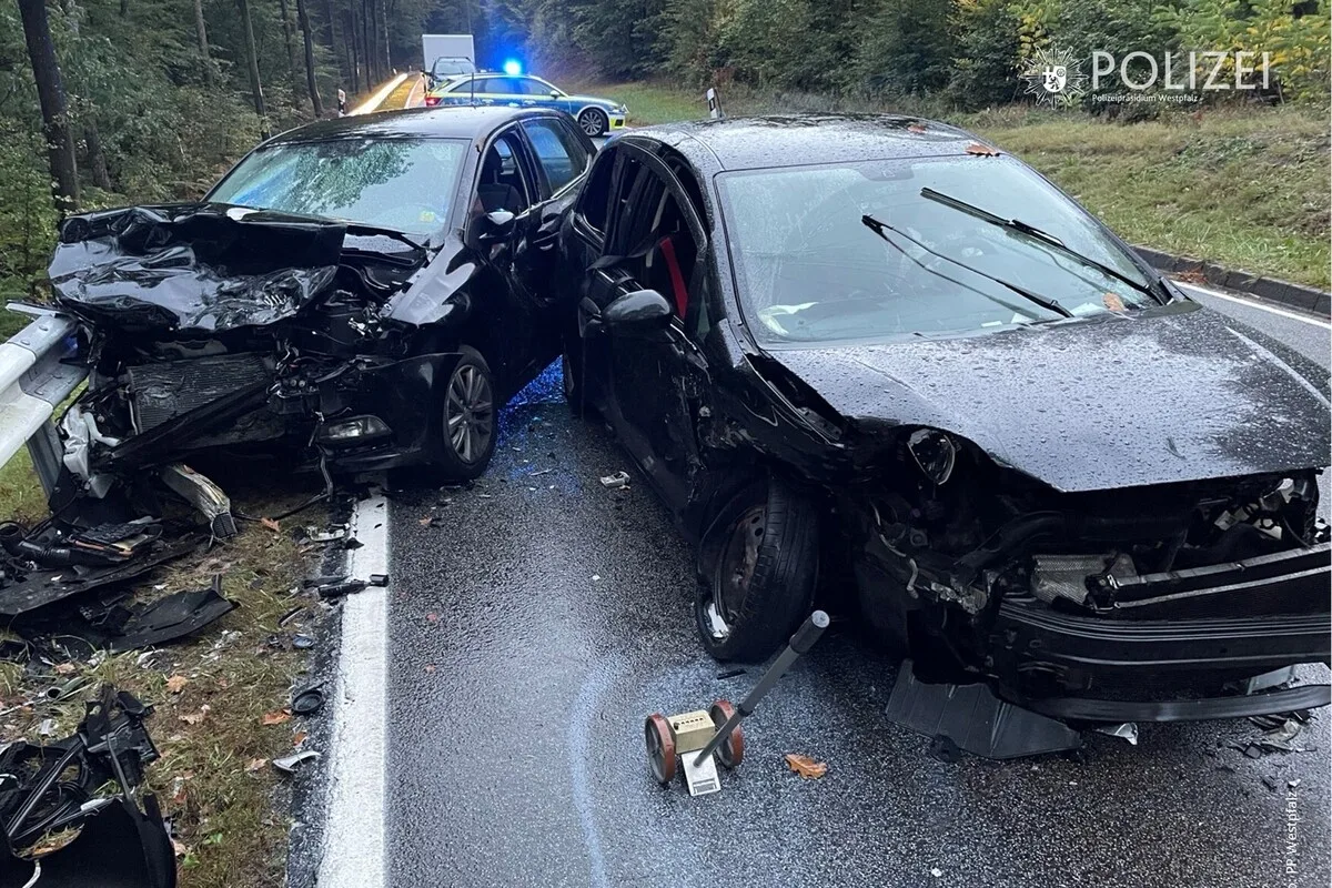 Kaiserslautern/Trippstadt RP - Verkehrsunfall fordert mehrere Verletzte und hohen Sachschaden 