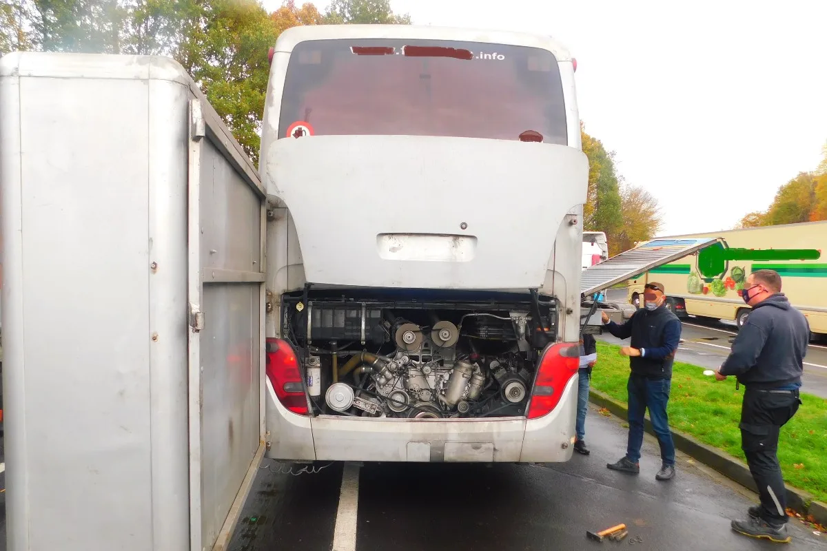 Brandgefahr durch Ölverlust – Fernlinienbus in Deesen stillgelegt