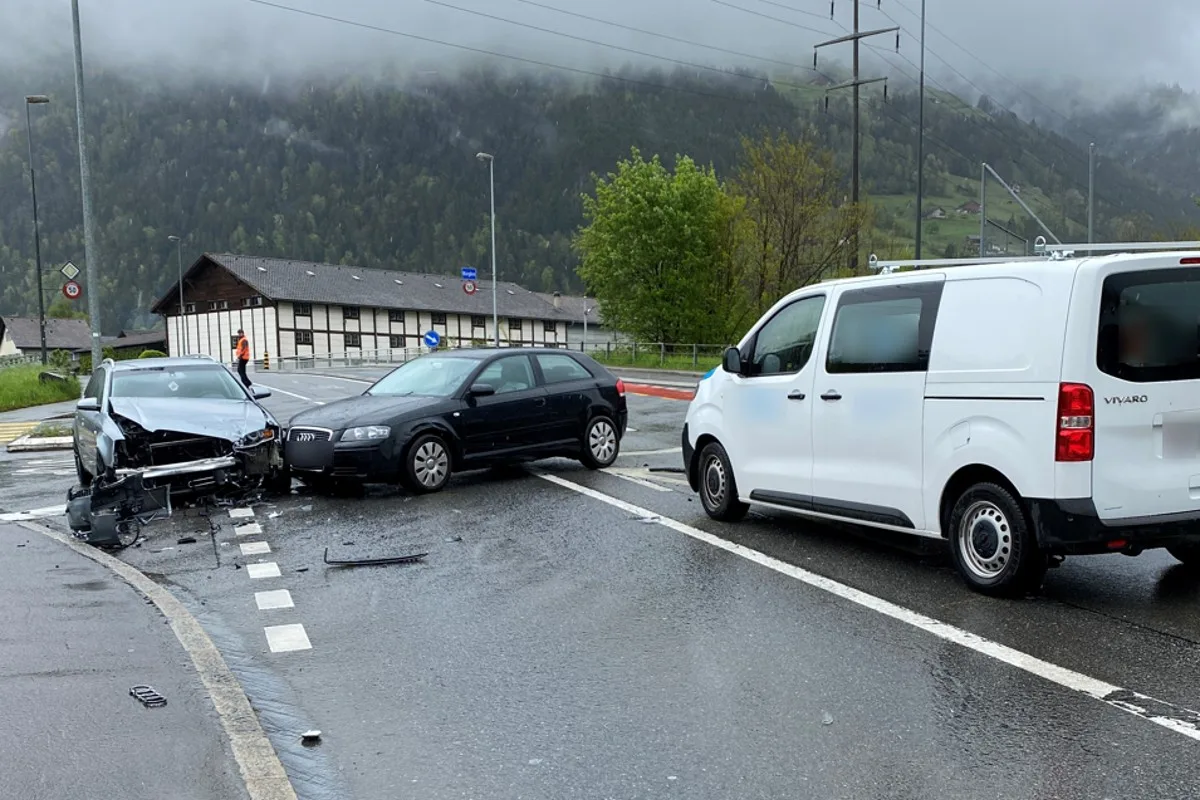 Schattdorf UR -  Auto übersehen und Unfall verursacht