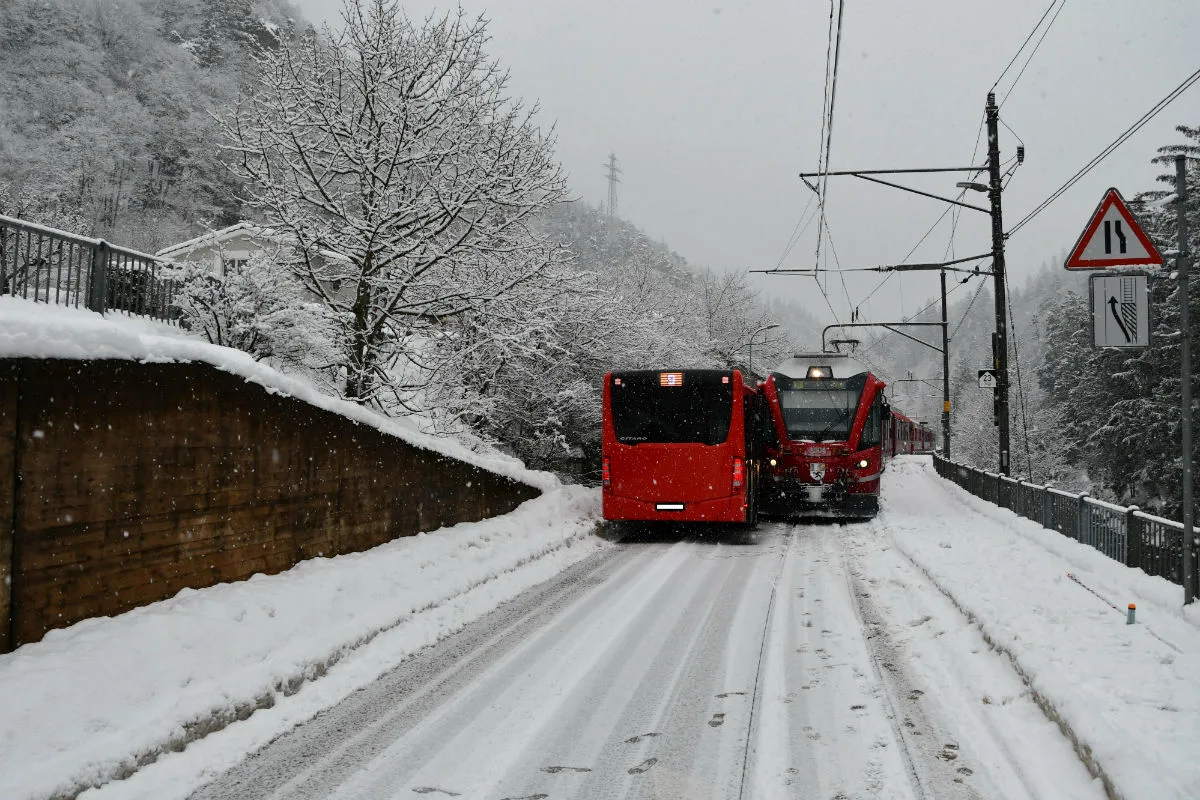 Chur GR - Arosabahn (RhB) kollidiert mit Stadtbus 