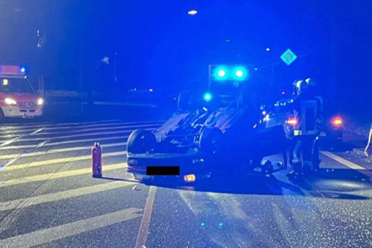 Bochum NW – Pkw überschlägt sich bei Unfall