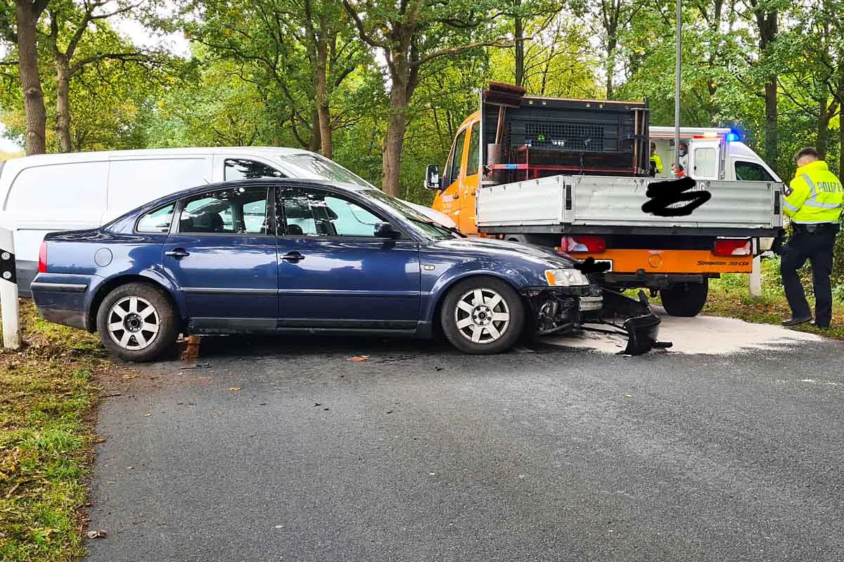 Schiffdorf - Drei beteiligte Fahrzeuge bei Unfall