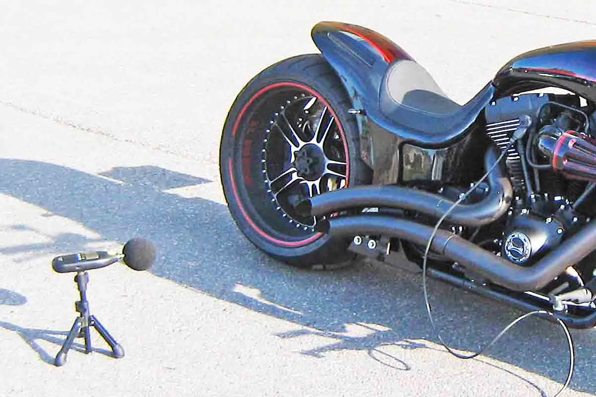 Velbert - Polizei zieht überlaute Motorräder aus dem Verkehr