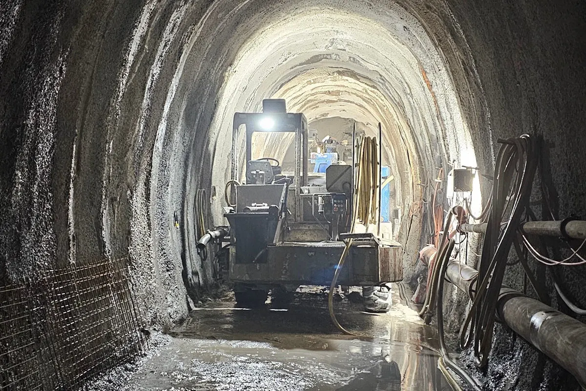 Rothenbrunnen GR – Arbeiter bei Tunnelarbeiten eingeklemmt
