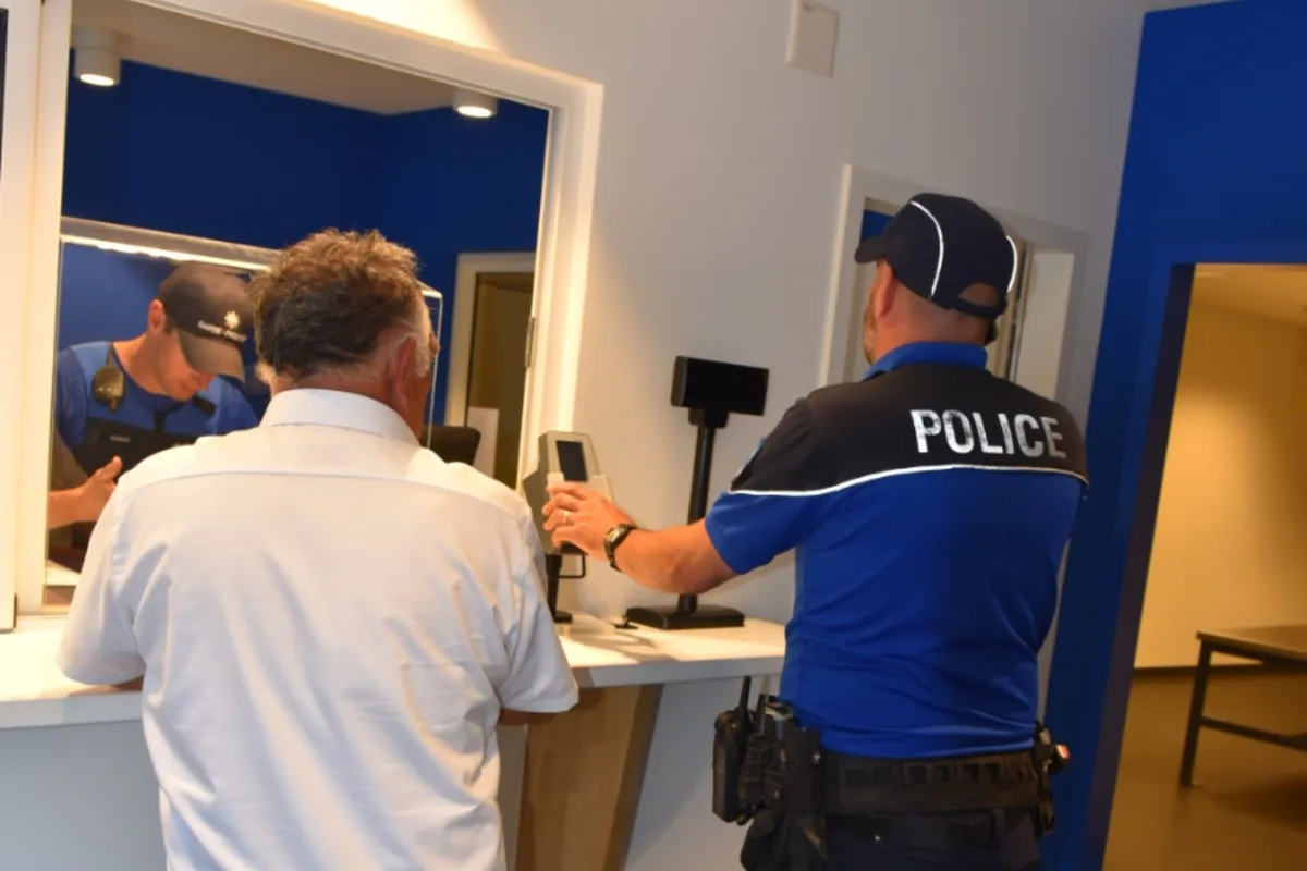 Martinach VS - Ankunft von Fahrenden – Über 100 Polizisten nahmen an Aktion Teil