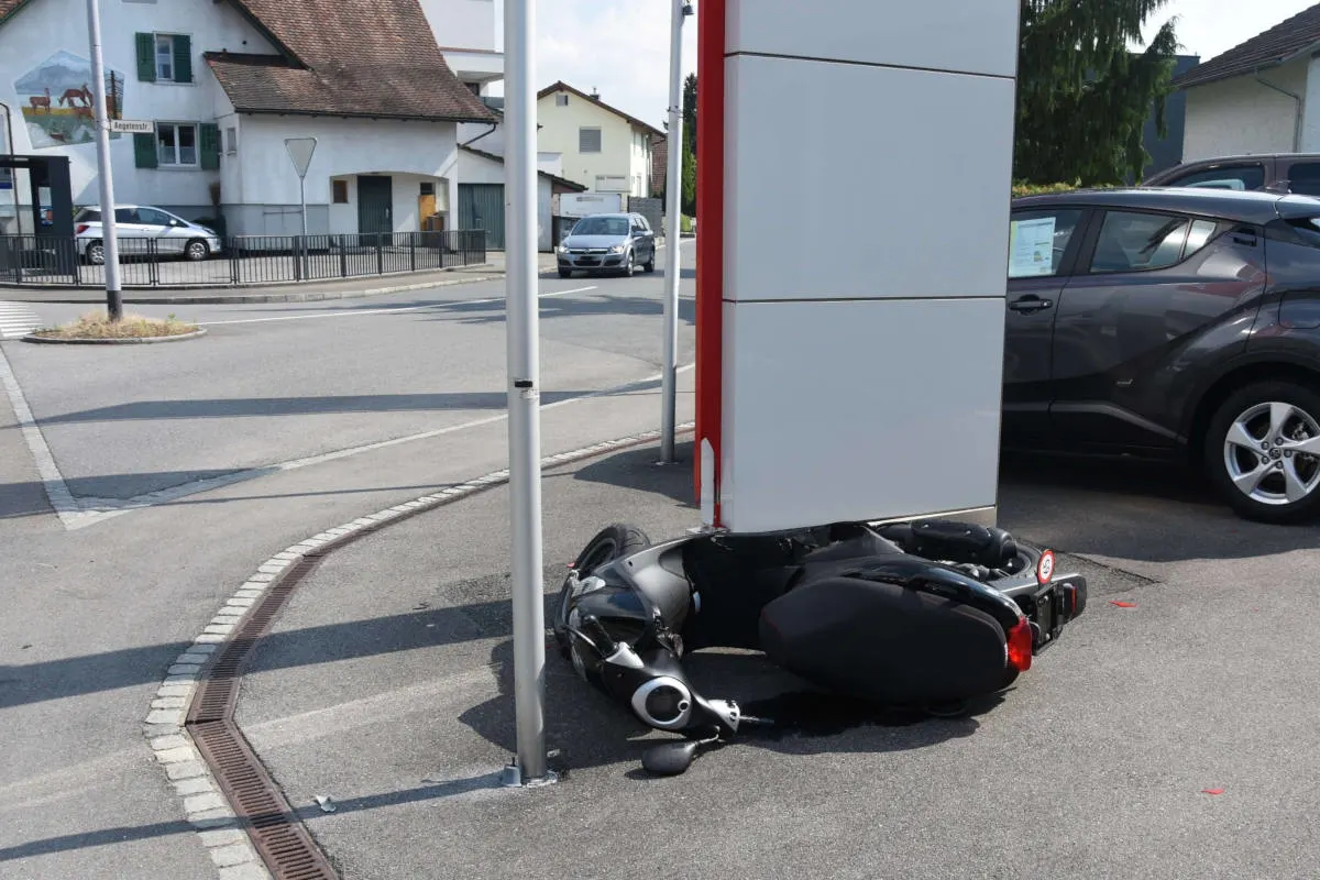 Widnau SG - Kollision bei Überholmanöver