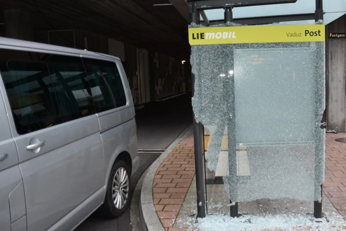 Unfall in Vaduz FL - Bei der Kollision enstand Sachschaden