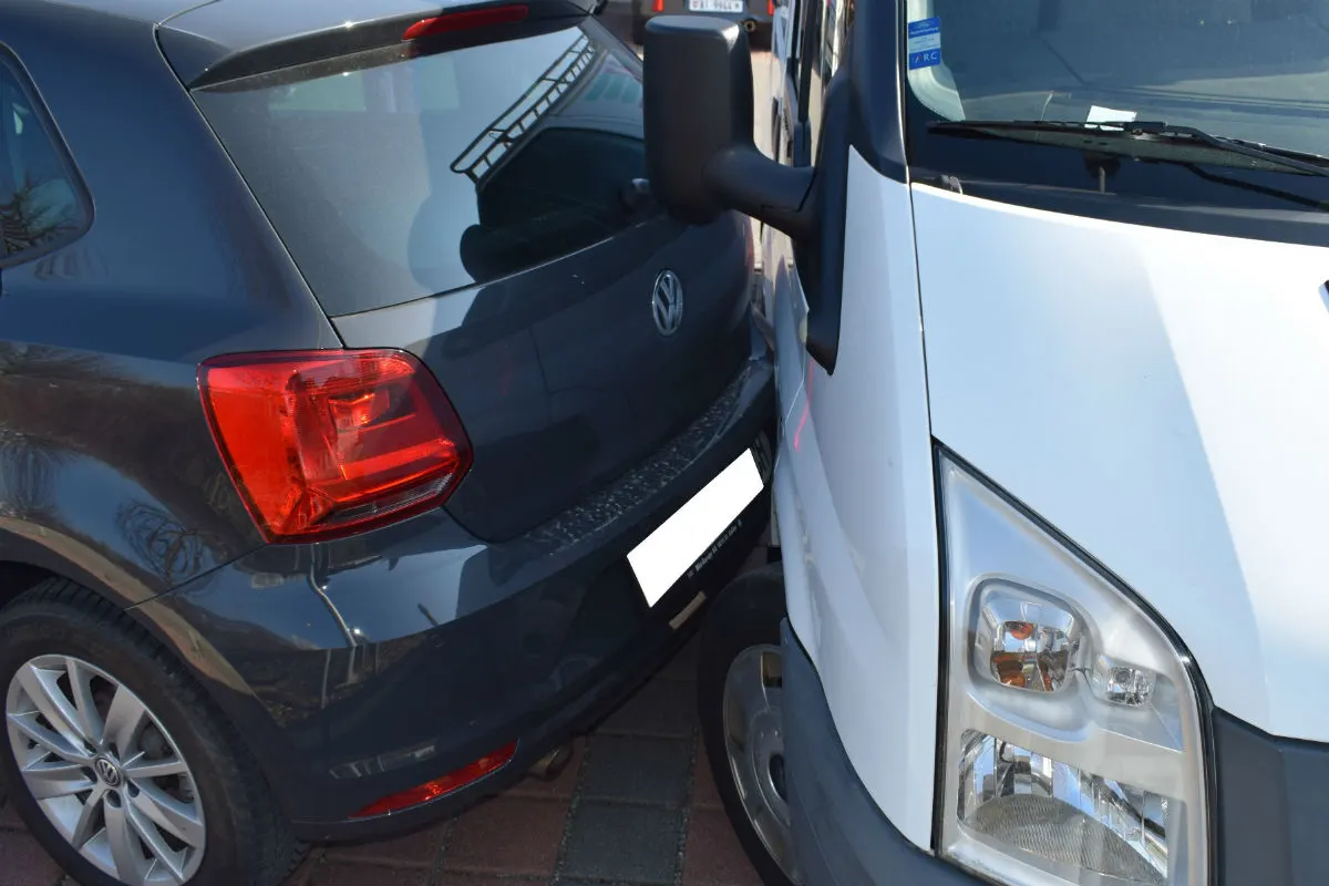 Herisau AR - Personenwagen prallt gegen Lieferwagen