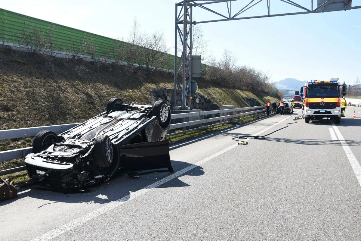 St.Gallen SG - Grosse Behinderungen nach Unfall auf Stadtautobahn