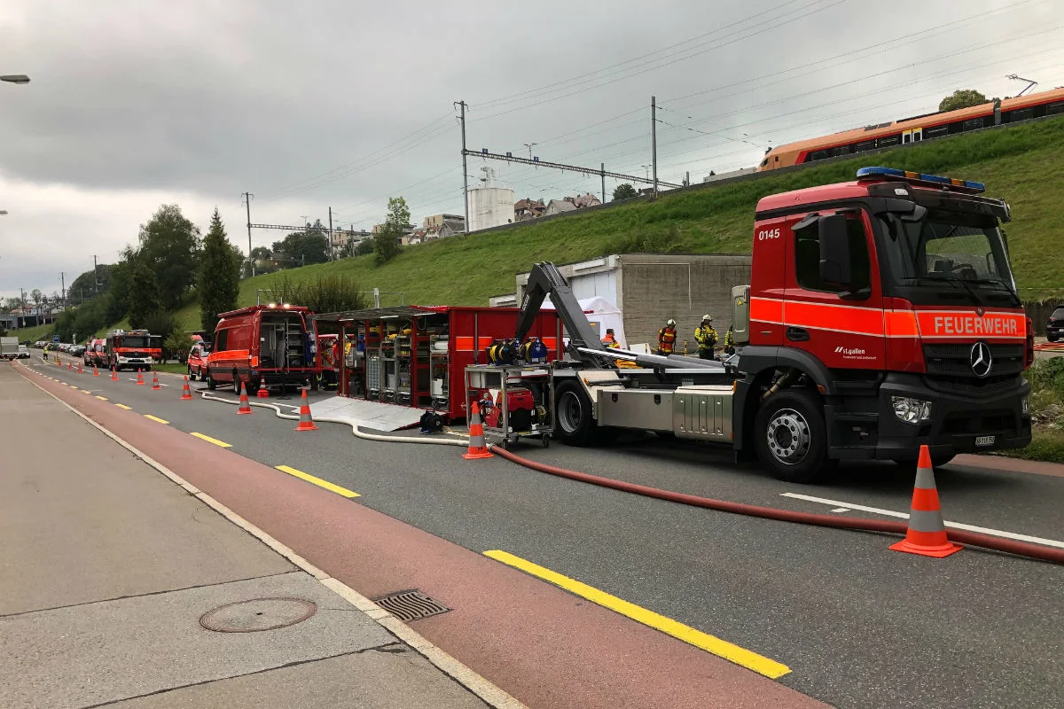 Herisau AR - Beschädigter Behälter führt zu Grossaufgebot