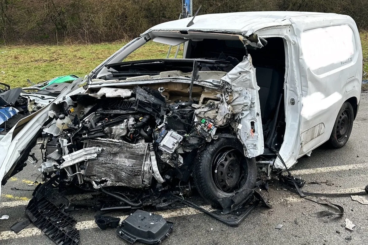 Horn-Bad Meinberg NW - Schwerer Unfall fordert drei Todesopfer 
