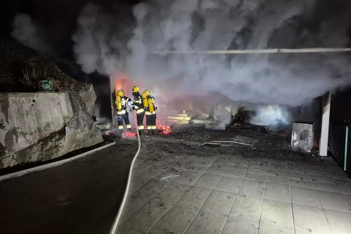 Bruck an der Mur ST – Carport und Garage in Brand