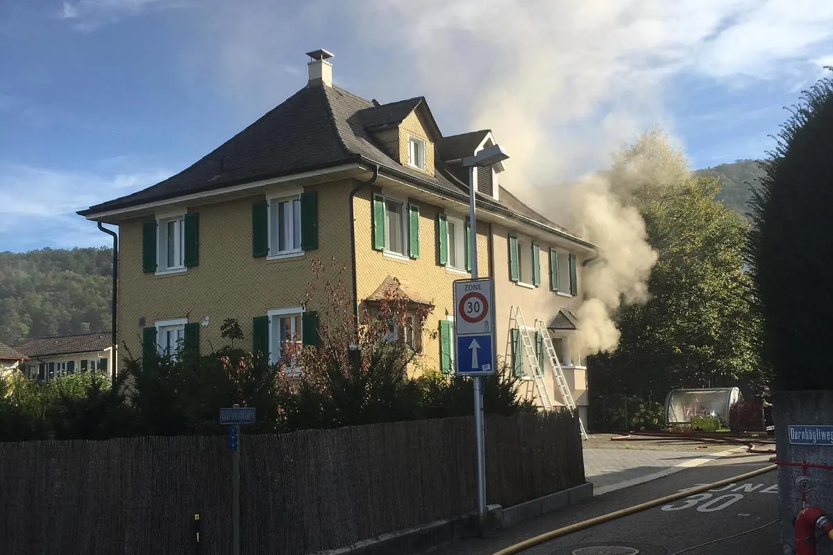 Arlesheim BL - Küchenbrand sorgt für Feuerwehreinsatz