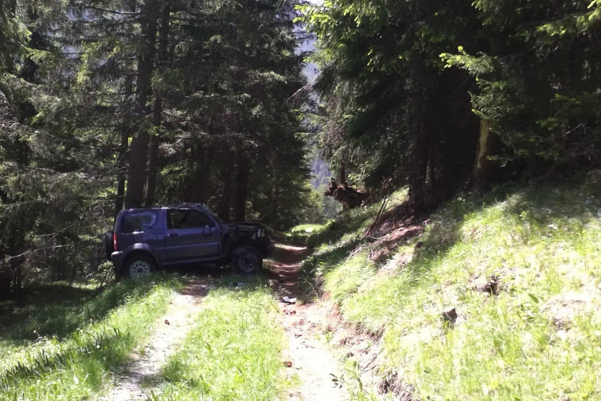 Zernez GR - Auto überschlägt sich