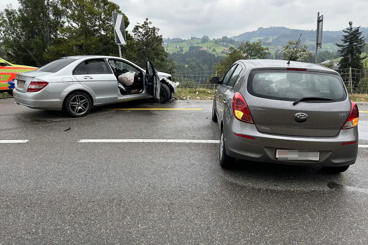 Trogen AR - Kollision zwischen zwei Personenwagen