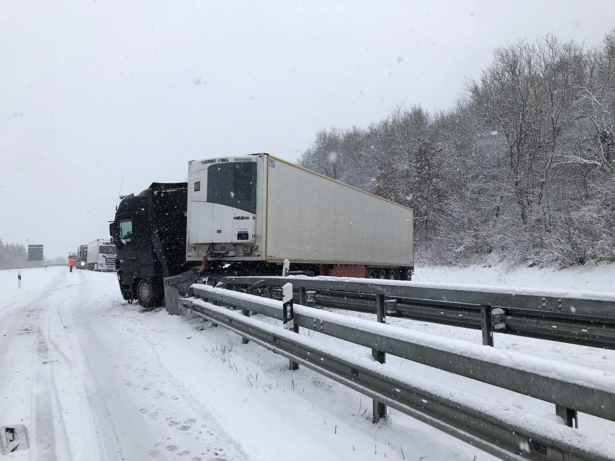 Prüm – Schneefall und Glätte sorgen für Verkehrsunfälle und Verkehrsbehinderungen